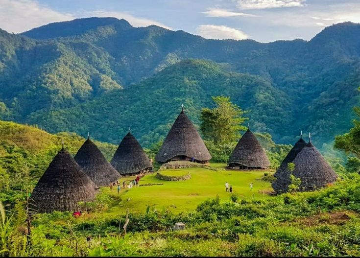 Mbaru Niang Rumah Adat Flores Wae Rebo yang Menjadi Warisan Budaya Dunia