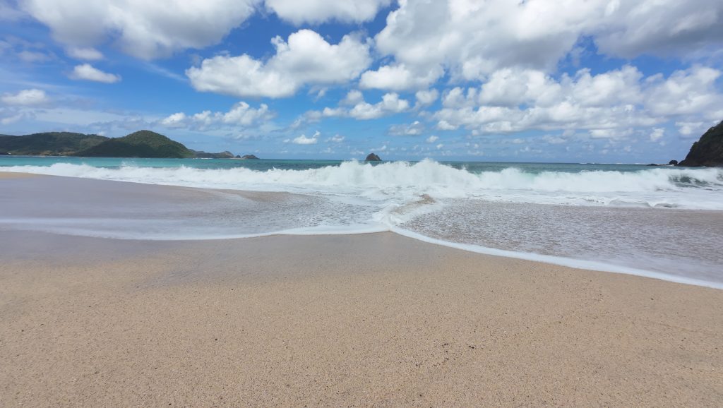 Yuk Eksplor Keindahan Lombok Lewat 7 Pantai Cantik Ini